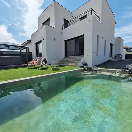 Le Petit Dubai Villa