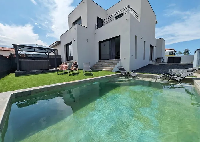 Le Petit Dubai Villa